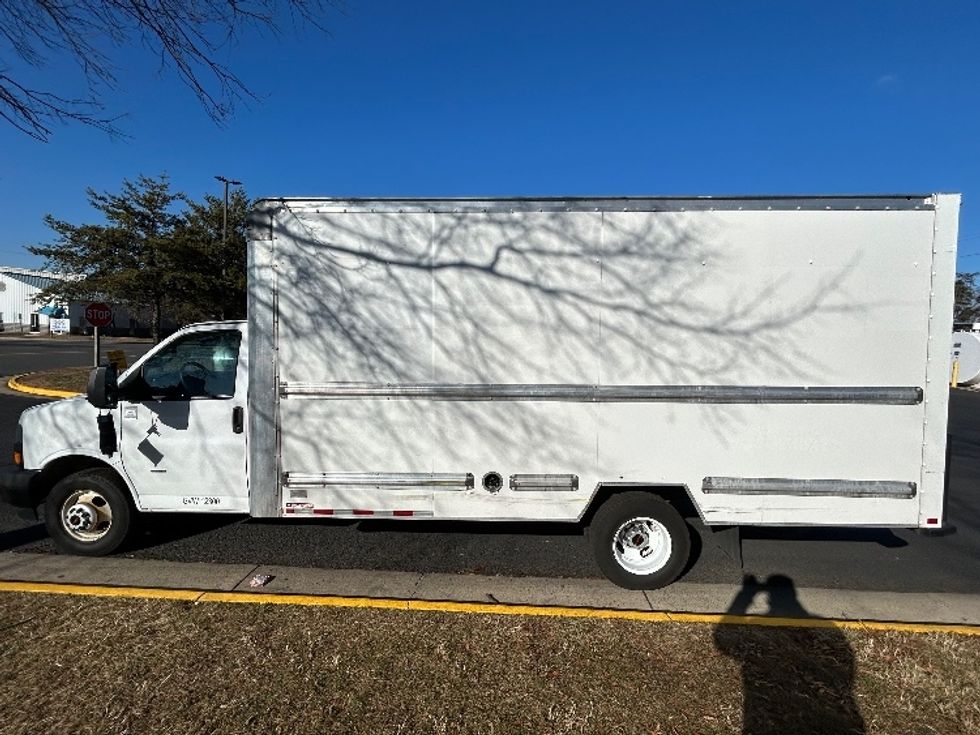 Light Duty Box Truck-Light and Medium Duty Trucks-GMC-2021-Savana G33903-Capitol Heights-MD-113,682\n\t\tmiles-$ 27,000 - Image 4