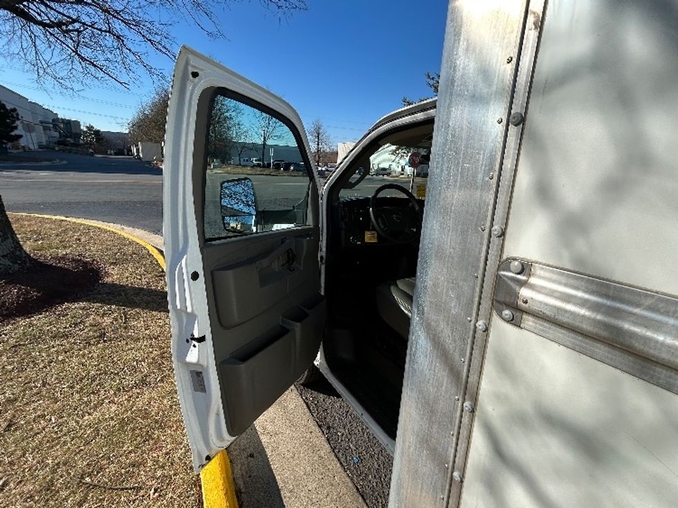 Light Duty Box Truck-Light and Medium Duty Trucks-GMC-2021-Savana G33903-Capitol Heights-MD-113,682\n\t\tmiles-$ 27,000 - Image 13