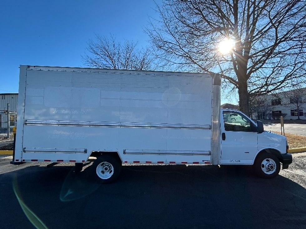 Light Duty Box Truck-Light and Medium Duty Trucks-GMC-2021-Savana G33903-Capitol Heights-MD-113,682\n\t\tmiles-$ 27,000 - Image 12