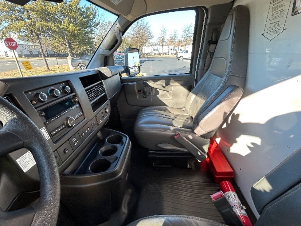 Light Duty Box Truck-Light and Medium Duty Trucks-GMC-2021-Savana G33903-Capitol Heights-MD-113,682\n\t\tmiles-$ 27,000 - Image 16
