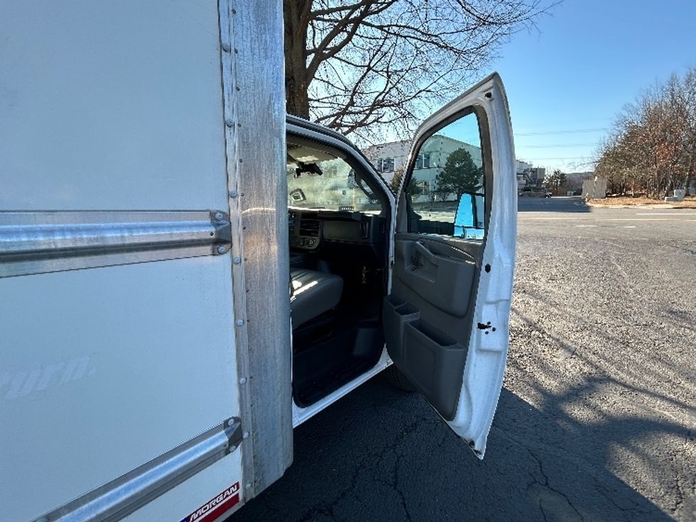 Light Duty Box Truck-Light and Medium Duty Trucks-GMC-2021-Savana G33903-Capitol Heights-MD-113,682\n\t\tmiles-$ 27,000 - Image 17