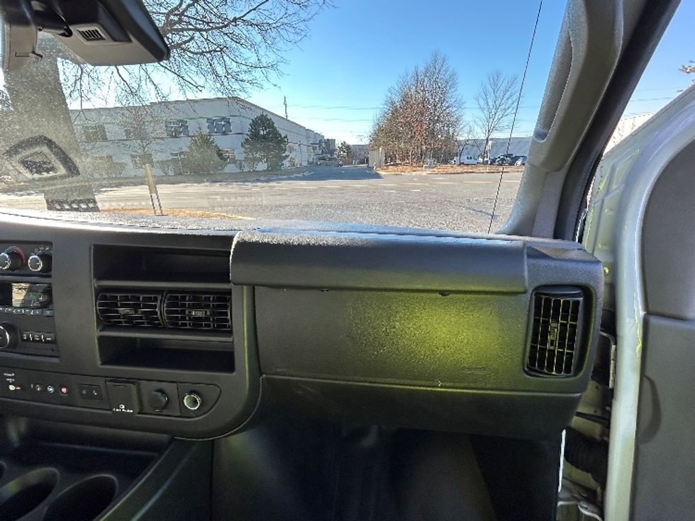 Light Duty Box Truck-Light and Medium Duty Trucks-GMC-2021-Savana G33903-Capitol Heights-MD-113,682\n\t\tmiles-$ 27,000 - Image 18