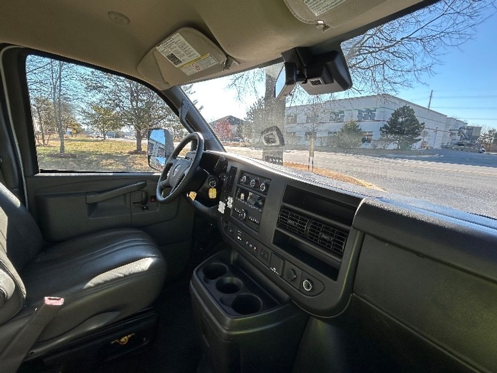 Light Duty Box Truck-Light and Medium Duty Trucks-GMC-2021-Savana G33903-Capitol Heights-MD-113,682\n\t\tmiles-$ 27,000 - Image 19