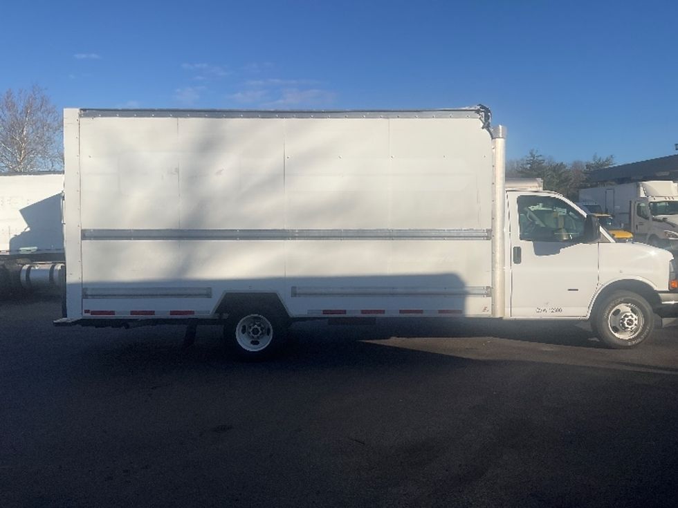 Light Duty Box Truck-Light and Medium Duty Trucks-GMC-2021-Savana G33903-Capitol Heights-MD-120,182\n\t\tmiles-$ 26,250 - Image 14