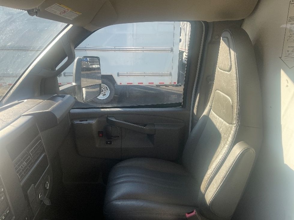 Light Duty Box Truck-Light and Medium Duty Trucks-GMC-2021-Savana G33903-Capitol Heights-MD-120,182\n\t\tmiles-$ 26,250 - Image 17