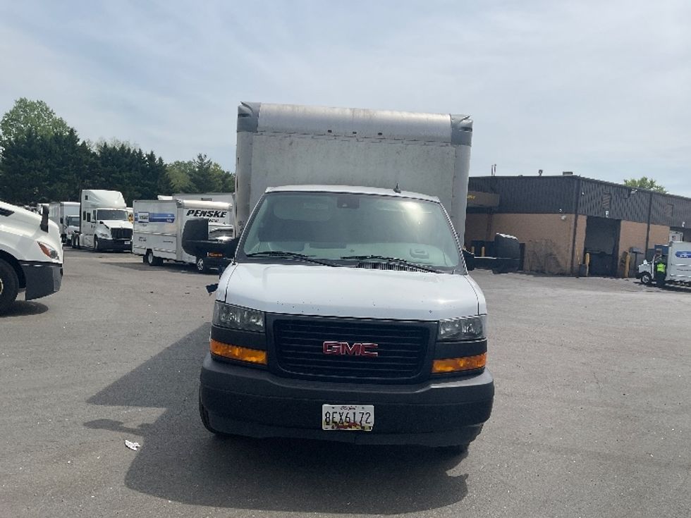2021 Gmc Savana 3500 Cutaway photo 2