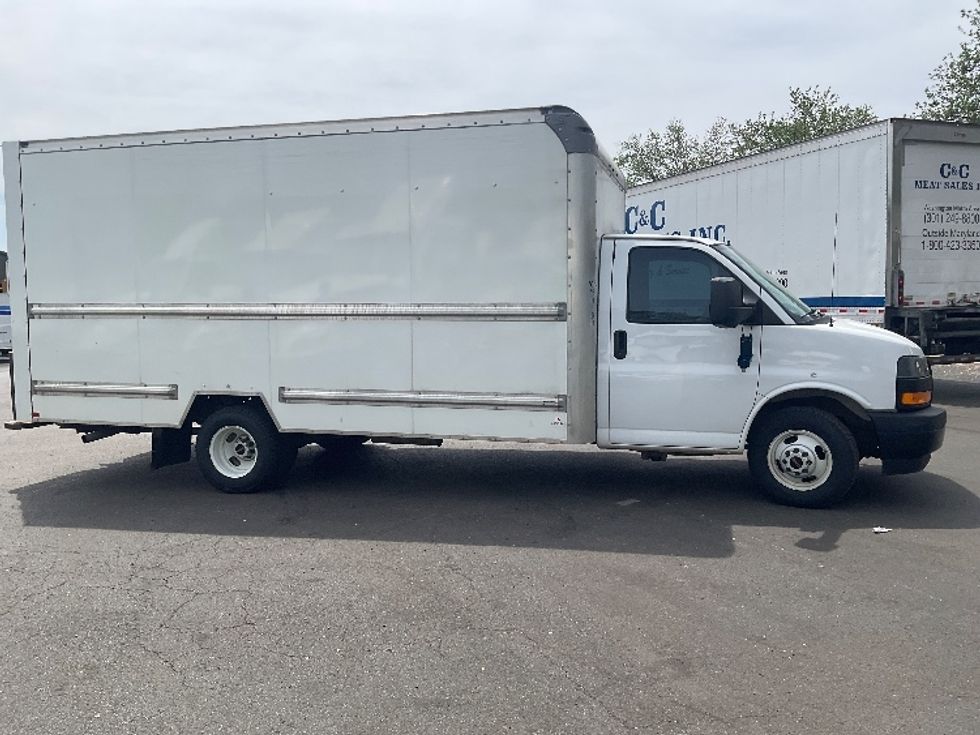 2021 Gmc Savana 3500 Cutaway photo 4