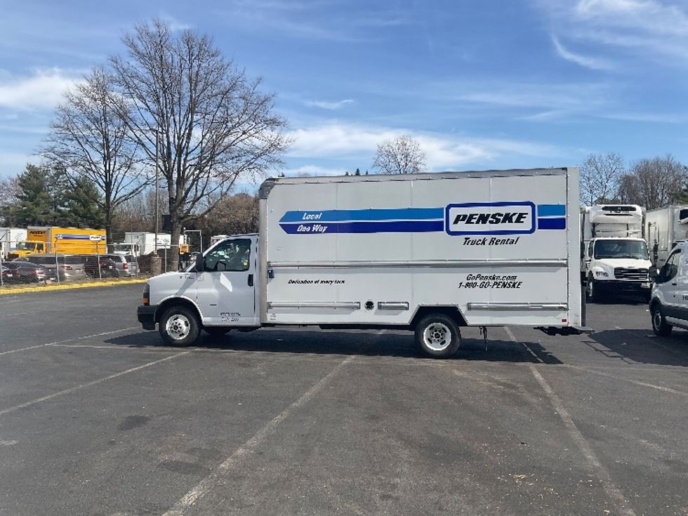 Light Duty Box Truck-Light and Medium Duty Trucks-GMC-2021-Savana G33903-Capitol Heights-MD-57,355\n\t\tmiles-$ 34,250 - Image 4