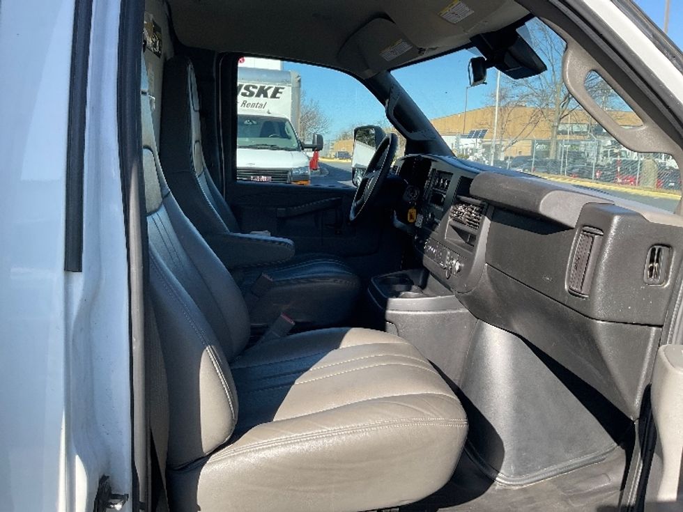 Light Duty Box Truck-Light and Medium Duty Trucks-GMC-2021-Savana G33903-Capitol Heights-MD-59,578\n\t\tmiles-$ 35,750 - Image 22