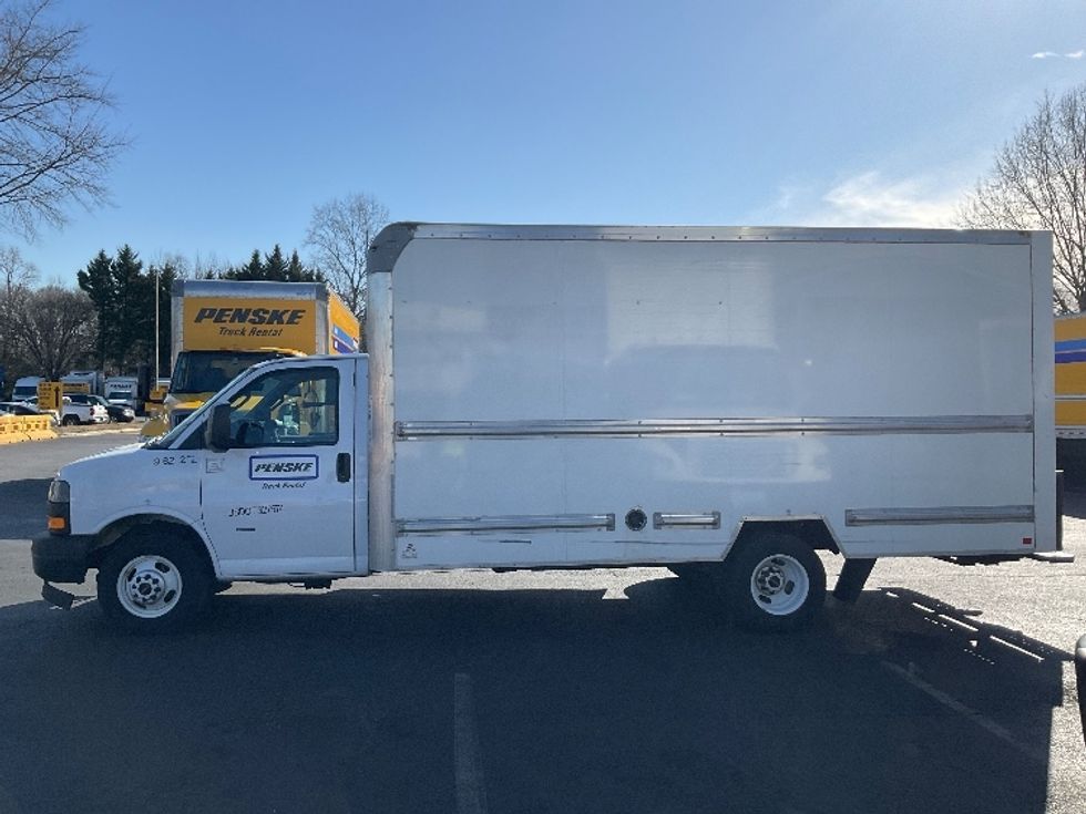 Light Duty Box Truck-Light and Medium Duty Trucks-GMC-2021-Savana G33903-Capitol Heights-MD-59,578\n\t\tmiles-$ 35,750 - Image 4