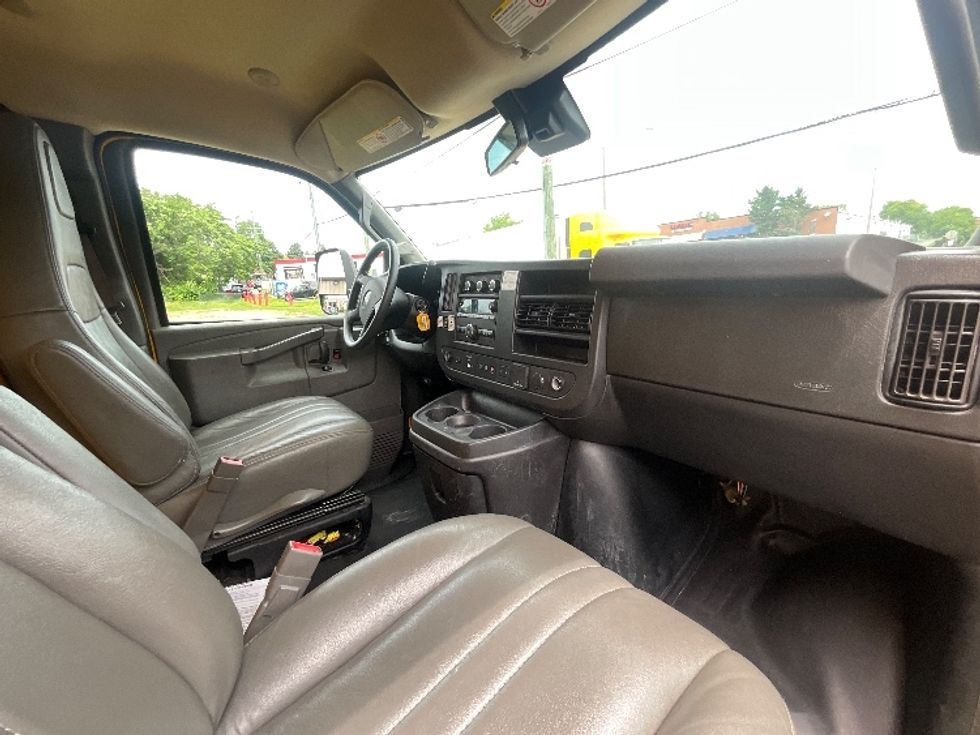 Light Duty Box Truck-Light and Medium Duty Trucks-GMC-2021-Savana G33903-Capitol Heights-MD-63,916\n\t\tmiles-$ 28,250 - Image 22