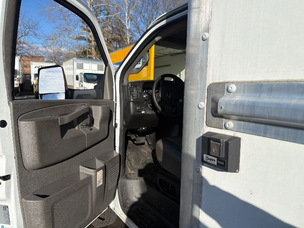 Light Duty Box Truck-Light and Medium Duty Trucks-GMC-2021-Savana G33903-Capitol Heights-MD-86,743\n\t\tmiles-$ 30,000 - Image 16