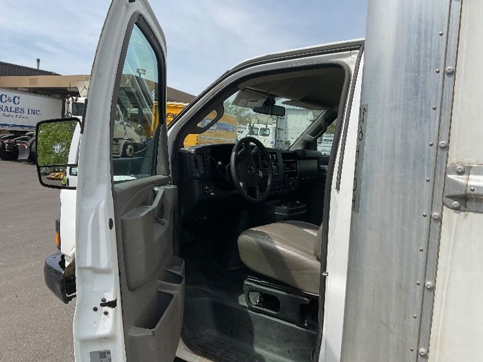 Light Duty Box Truck-Light and Medium Duty Trucks-GMC-2021-Savana G33903-Capitol Heights-MD-89,002\n\t\tmiles-$ 30,750 - Image 16