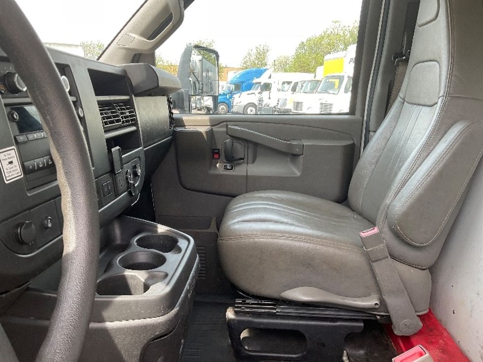 Light Duty Box Truck-Light and Medium Duty Trucks-GMC-2021-Savana G33903-Capitol Heights-MD-89,002\n\t\tmiles-$ 30,750 - Image 19