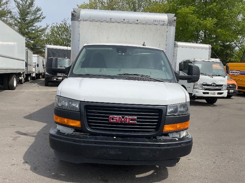 Light Duty Box Truck-Light and Medium Duty Trucks-GMC-2021-Savana G33903-Capitol Heights-MD-89,002\n\t\tmiles-$ 30,750 - Image 2