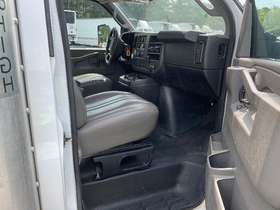Light Duty Box Truck-Light and Medium Duty Trucks-GMC-2021-Savana G33903-Capitol Heights-MD-89,002\n\t\tmiles-$ 30,750 - Image 20