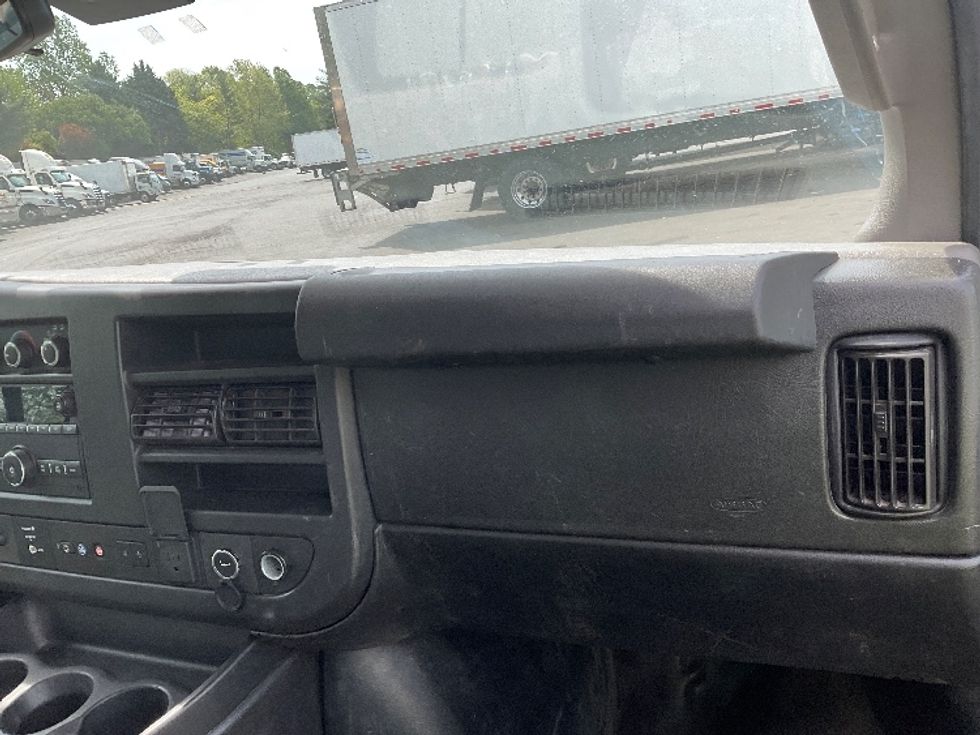 Light Duty Box Truck-Light and Medium Duty Trucks-GMC-2021-Savana G33903-Capitol Heights-MD-89,002\n\t\tmiles-$ 30,750 - Image 21