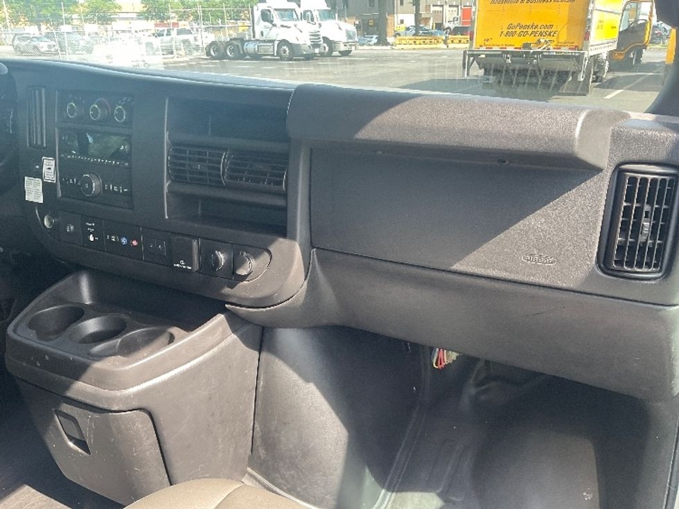 Light Duty Box Truck-Light and Medium Duty Trucks-GMC-2021-Savana G33903-Capitol Heights-MD-95,151\n\t\tmiles-$ 29,250 - Image 21