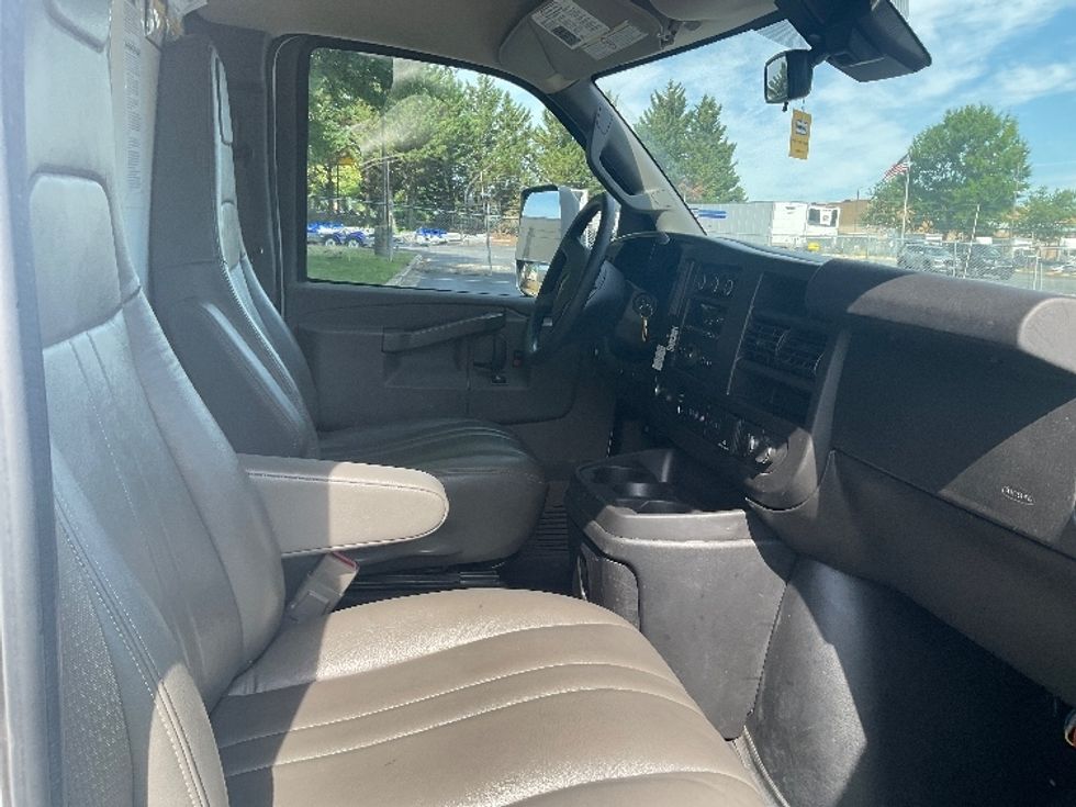 Light Duty Box Truck-Light and Medium Duty Trucks-GMC-2021-Savana G33903-Capitol Heights-MD-95,151\n\t\tmiles-$ 29,250 - Image 22