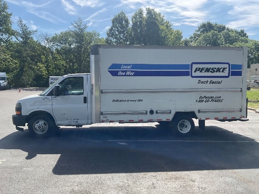 Light Duty Box Truck-Light and Medium Duty Trucks-GMC-2021-Savana G33903-Capitol Heights-MD-95,151\n\t\tmiles-$ 29,250 - Image 4
