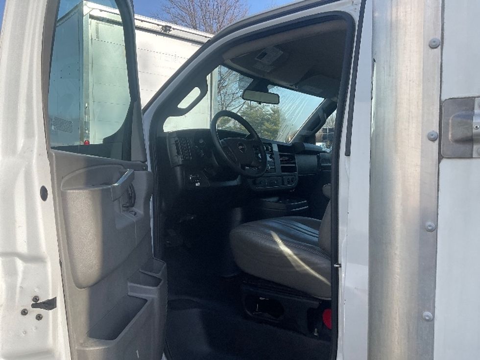 Light Duty Box Truck-Light and Medium Duty Trucks-GMC-2021-Savana G33903-Capitol Heights-MD-96,780\n\t\tmiles-$ 29,000 - Image 16
