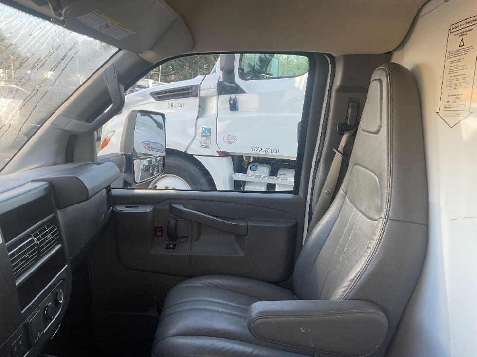 Light Duty Box Truck-Light and Medium Duty Trucks-GMC-2021-Savana G33903-Capitol Heights-MD-96,780\n\t\tmiles-$ 29,000 - Image 19