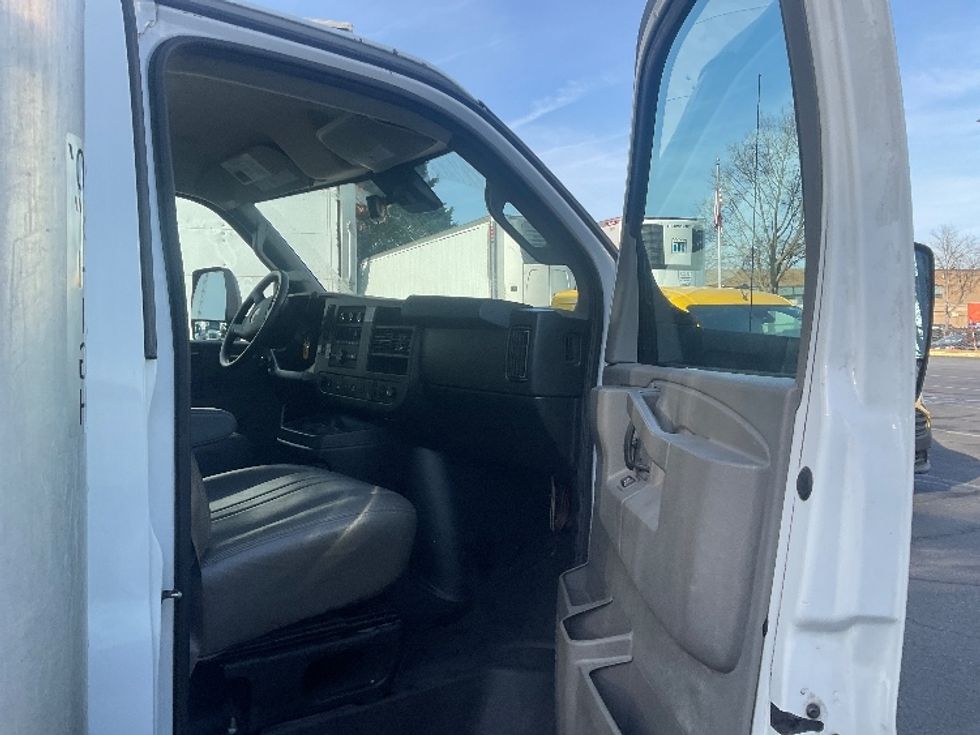 Light Duty Box Truck-Light and Medium Duty Trucks-GMC-2021-Savana G33903-Capitol Heights-MD-96,780\n\t\tmiles-$ 29,000 - Image 20