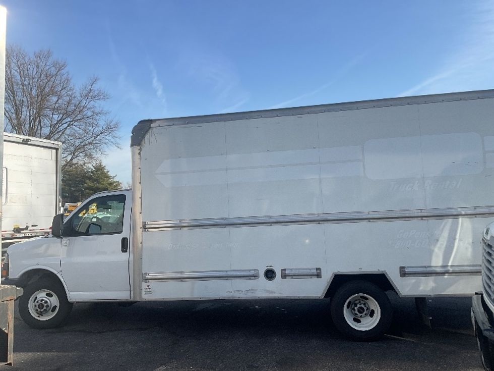 Light Duty Box Truck-Light and Medium Duty Trucks-GMC-2021-Savana G33903-Capitol Heights-MD-96,780\n\t\tmiles-$ 29,000 - Image 4