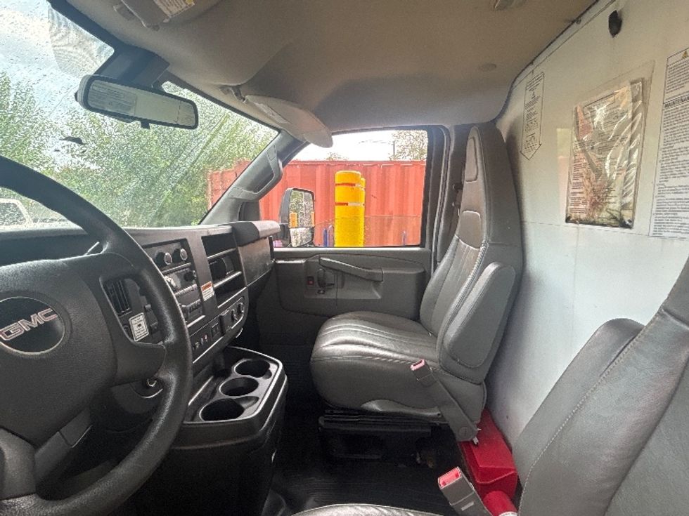 Light Duty Box Truck-Light and Medium Duty Trucks-GMC-2021-Savana G33903-Carrollton-TX-130,094\n\t\tmiles-$ 25,250 - Image 19
