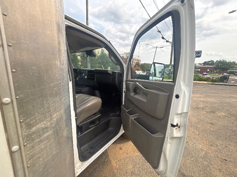 Light Duty Box Truck-Light and Medium Duty Trucks-GMC-2021-Savana G33903-Carrollton-TX-130,094\n\t\tmiles-$ 25,250 - Image 20