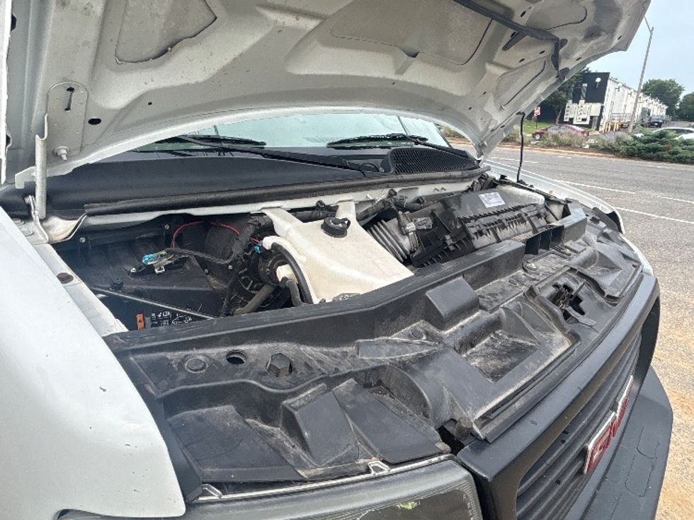 Light Duty Box Truck-Light and Medium Duty Trucks-GMC-2021-Savana G33903-Carrollton-TX-130,094\n\t\tmiles-$ 25,250 - Image 24