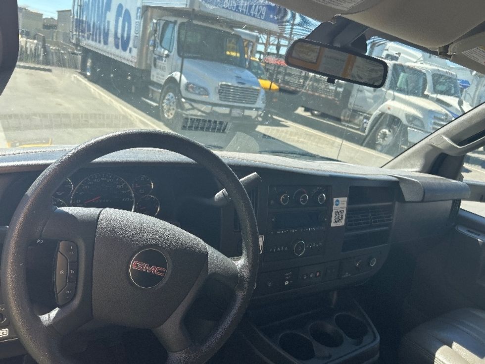 Light Duty Box Truck-Light and Medium Duty Trucks-GMC-2021-Savana G33903-Carson-CA-72,571\n\t\tmiles-$ 30,250 - Image 18