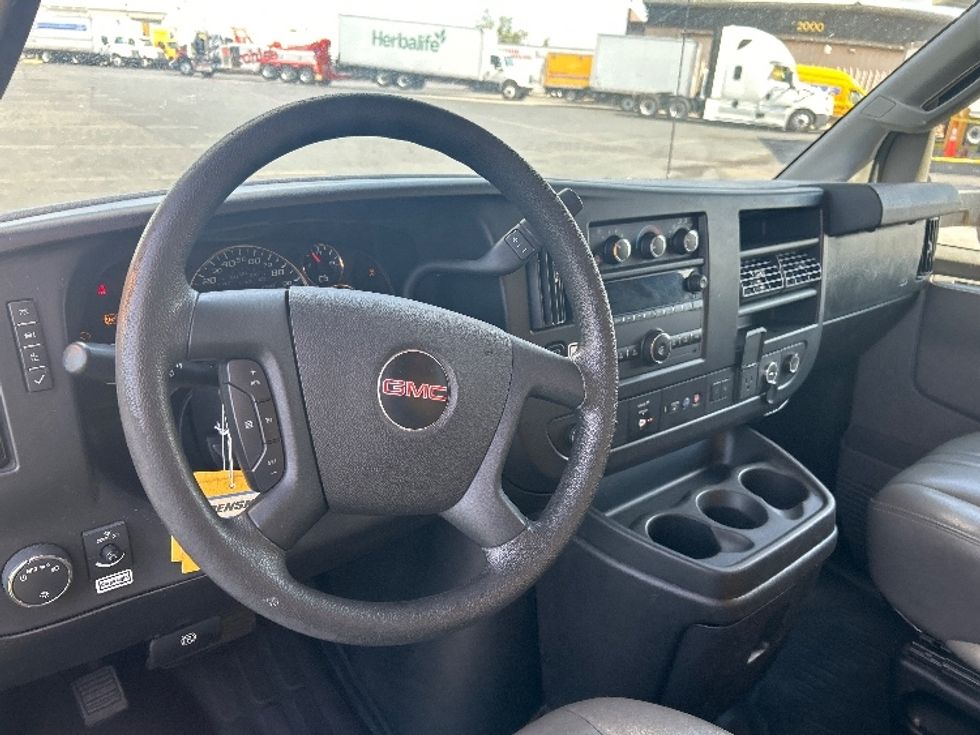 Light Duty Box Truck-Light and Medium Duty Trucks-GMC-2021-Savana G33903-Carson-CA-73,553\n\t\tmiles-$ 29,250 - Image 17