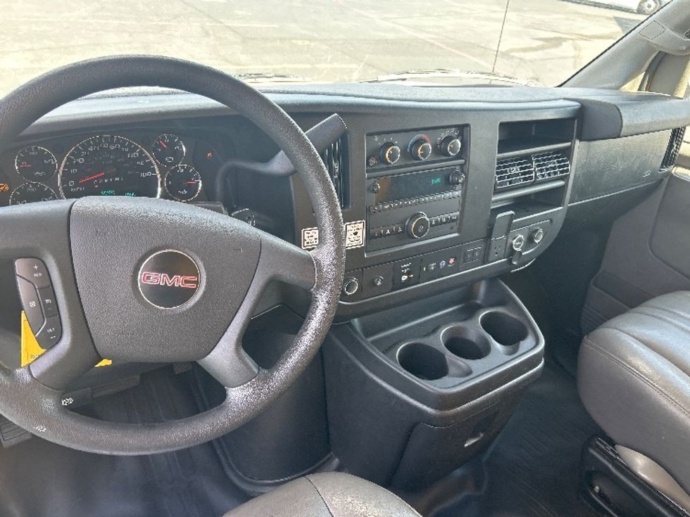 Light Duty Box Truck-Light and Medium Duty Trucks-GMC-2021-Savana G33903-Carson-CA-73,553\n\t\tmiles-$ 29,250 - Image 18