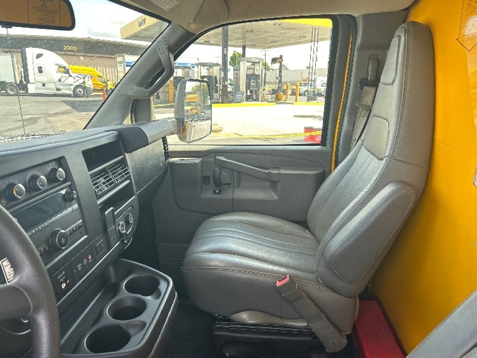 Light Duty Box Truck-Light and Medium Duty Trucks-GMC-2021-Savana G33903-Carson-CA-73,553\n\t\tmiles-$ 29,250 - Image 19