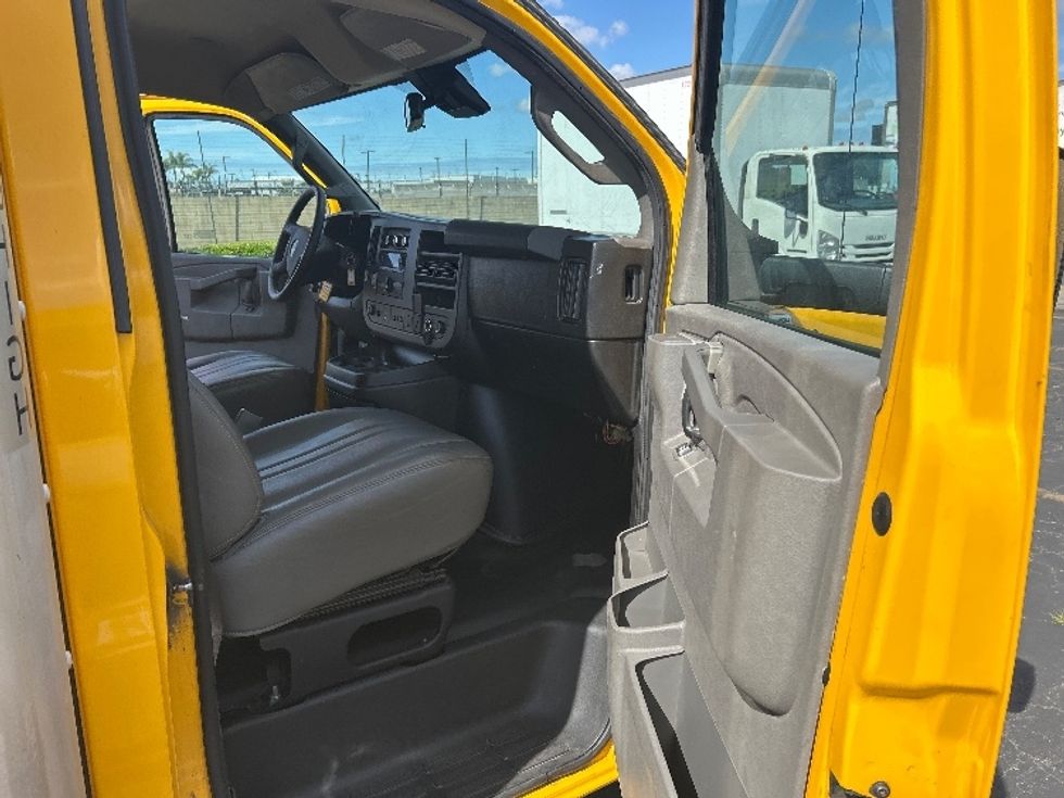 Light Duty Box Truck-Light and Medium Duty Trucks-GMC-2021-Savana G33903-Carson-CA-73,553\n\t\tmiles-$ 29,250 - Image 20