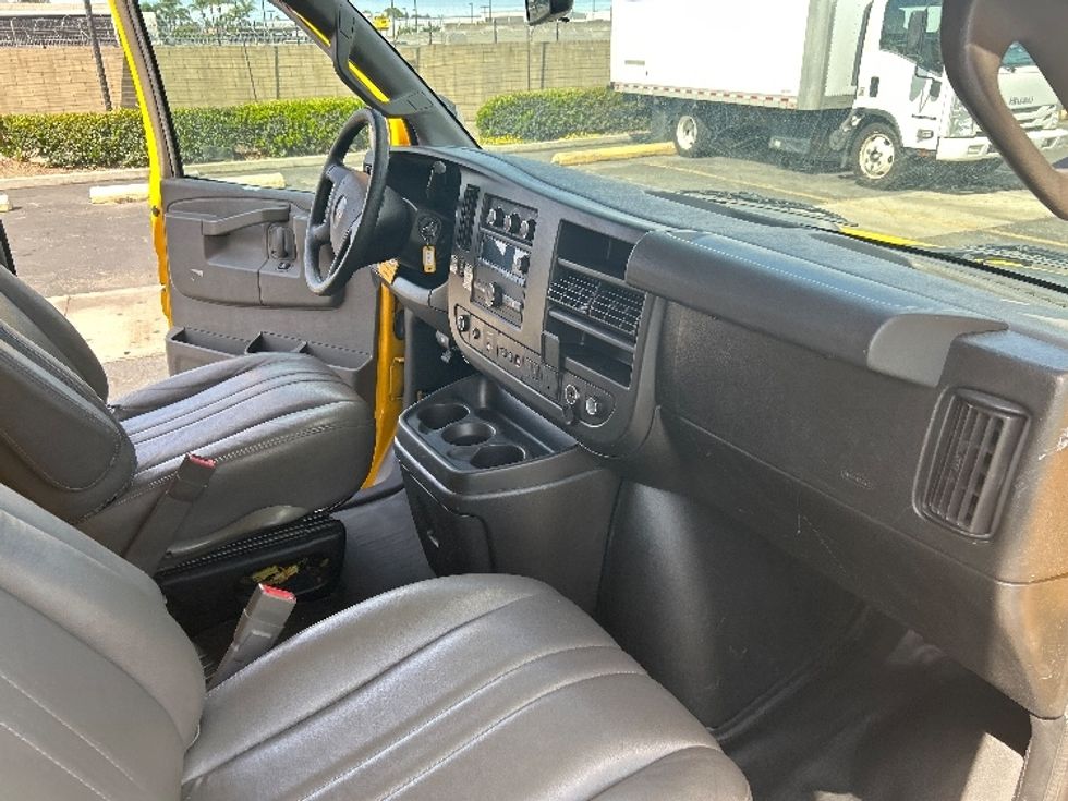 Light Duty Box Truck-Light and Medium Duty Trucks-GMC-2021-Savana G33903-Carson-CA-73,553\n\t\tmiles-$ 29,250 - Image 21