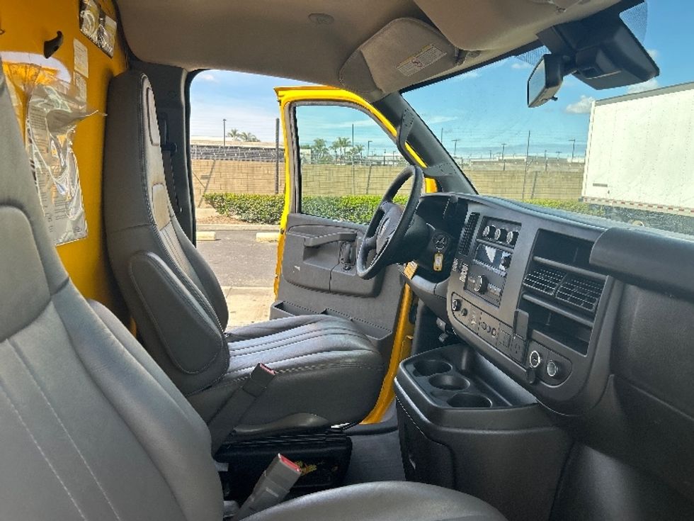 Light Duty Box Truck-Light and Medium Duty Trucks-GMC-2021-Savana G33903-Carson-CA-73,553\n\t\tmiles-$ 29,250 - Image 22