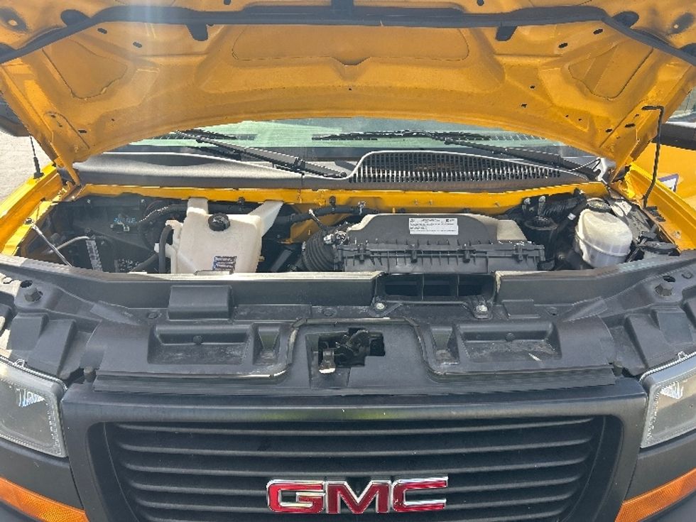 Light Duty Box Truck-Light and Medium Duty Trucks-GMC-2021-Savana G33903-Carson-CA-73,553\n\t\tmiles-$ 29,250 - Image 23
