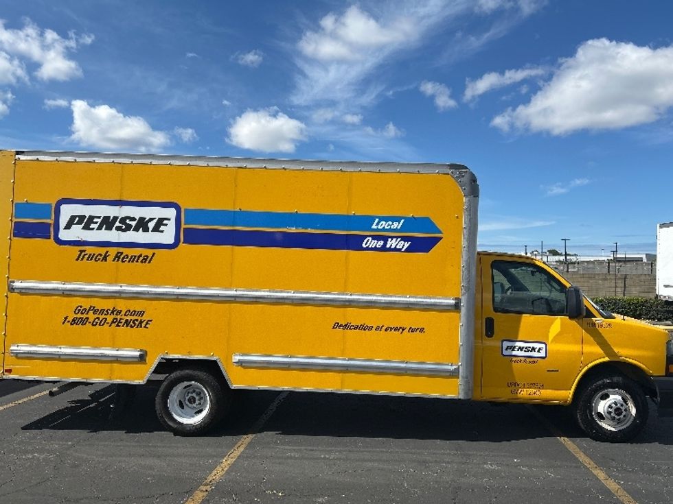 Light Duty Box Truck-Light and Medium Duty Trucks-GMC-2021-Savana G33903-Carson-CA-73,553\n\t\tmiles-$ 29,250 - Image 4
