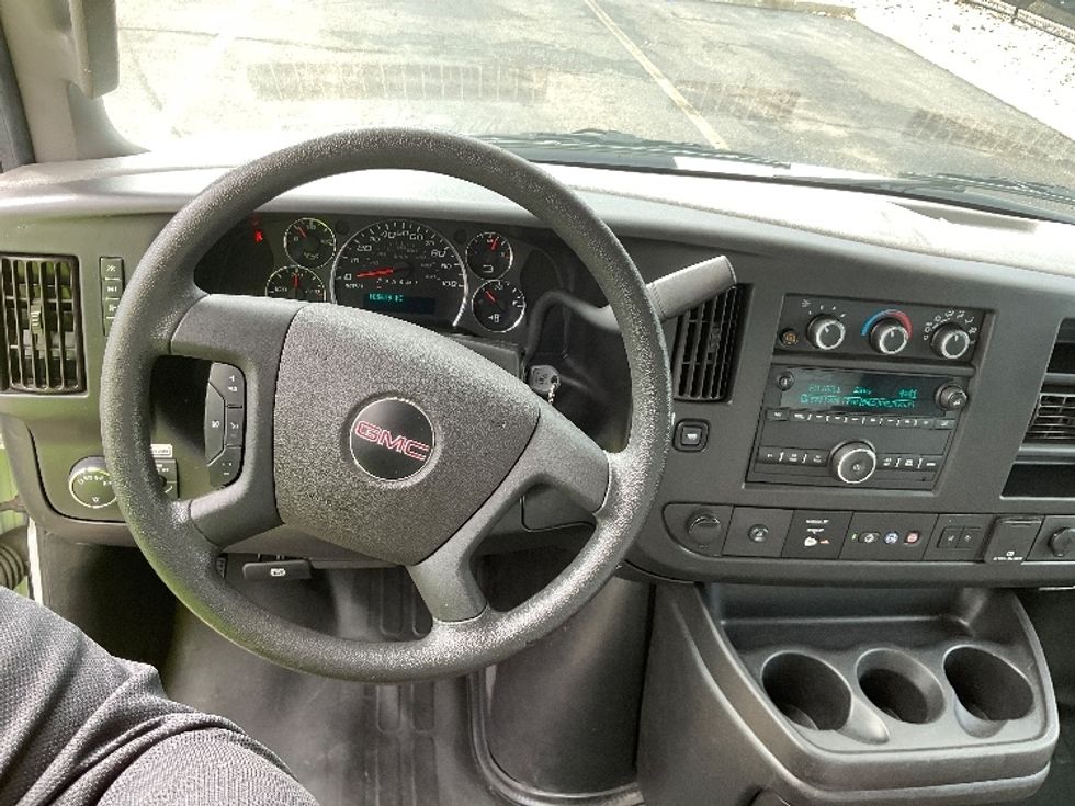 Light Duty Box Truck-Light and Medium Duty Trucks-GMC-2021-Savana G33903-Central Islip-NY-105,619\n\t\tmiles-$ 31,000 - Image 17