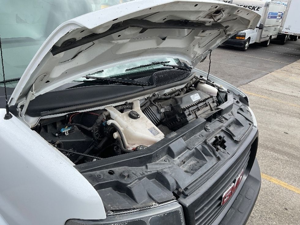 Light Duty Box Truck-Light and Medium Duty Trucks-GMC-2021-Savana G33903-Central Islip-NY-105,619\n\t\tmiles-$ 31,000 - Image 23