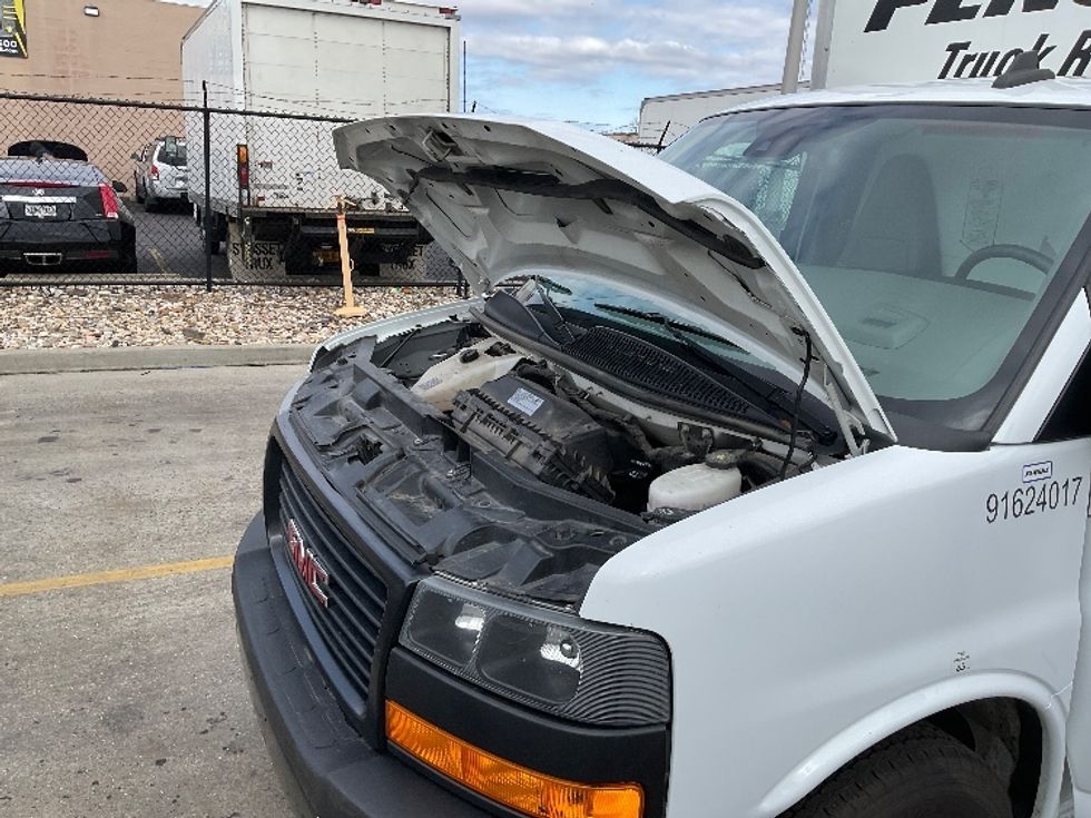 Light Duty Box Truck-Light and Medium Duty Trucks-GMC-2021-Savana G33903-Central Islip-NY-105,619\n\t\tmiles-$ 31,000 - Image 24