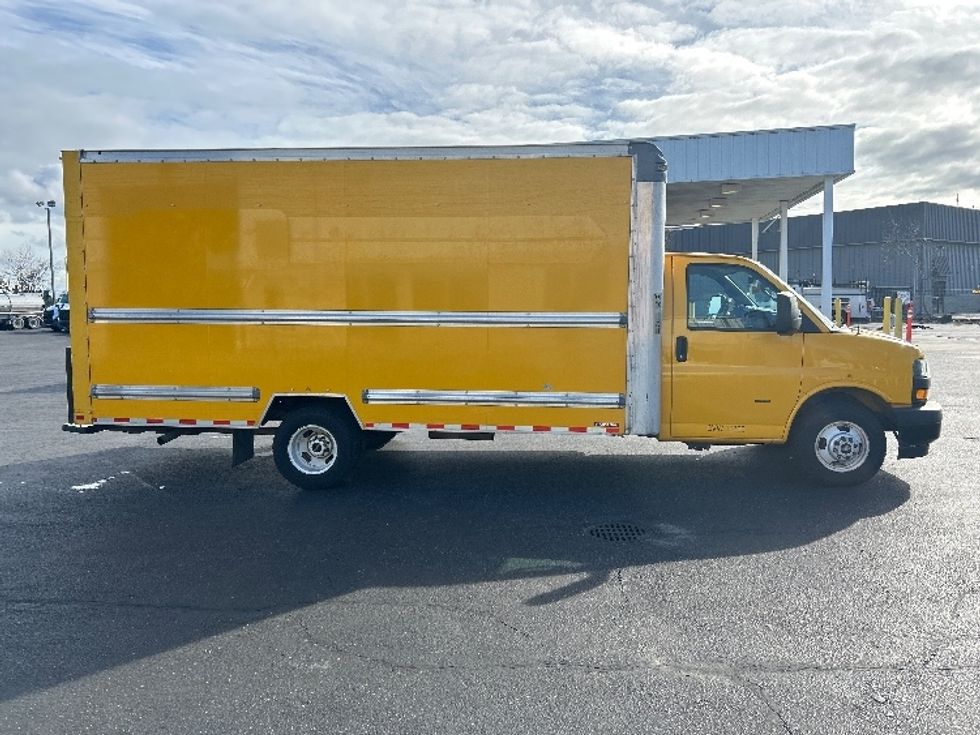 Light Duty Box Truck-Light and Medium Duty Trucks-GMC-2021-Savana G33903-Ceres-CA-123,974\n\t\tmiles-$ 24,750 - Image 15