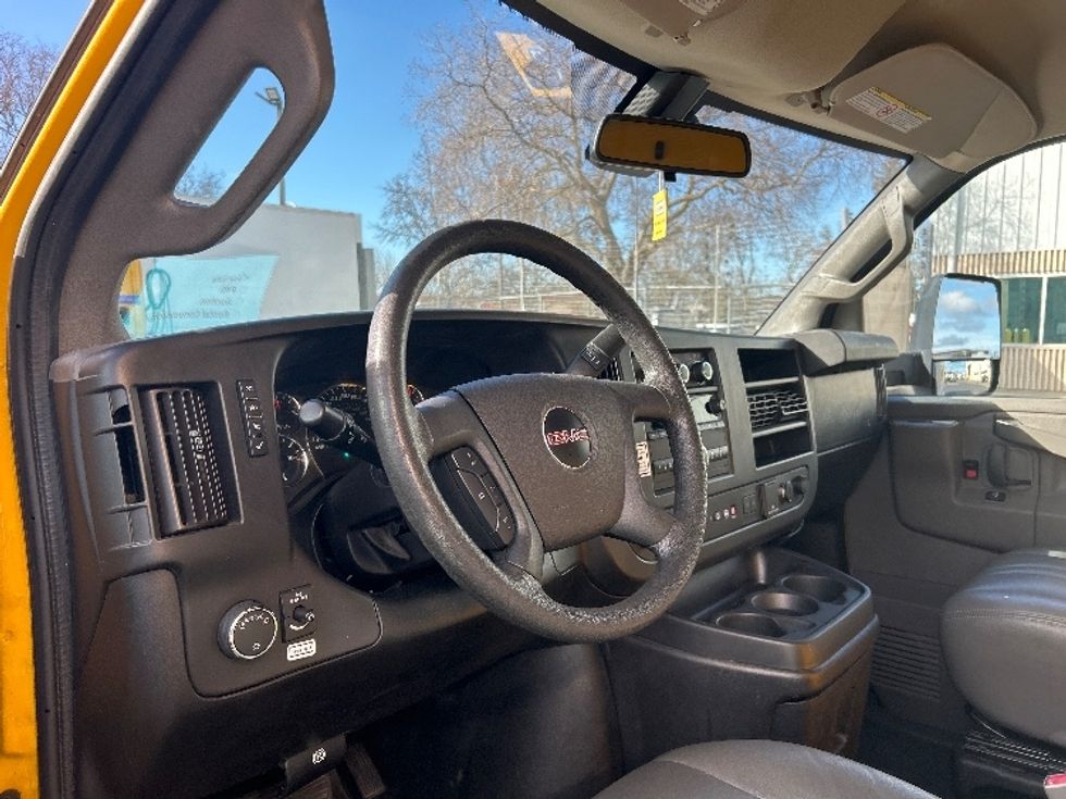 Light Duty Box Truck-Light and Medium Duty Trucks-GMC-2021-Savana G33903-Ceres-CA-123,974\n\t\tmiles-$ 24,750 - Image 17