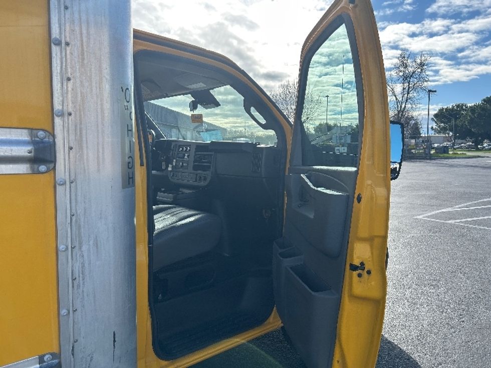 Light Duty Box Truck-Light and Medium Duty Trucks-GMC-2021-Savana G33903-Ceres-CA-123,974\n\t\tmiles-$ 24,750 - Image 20