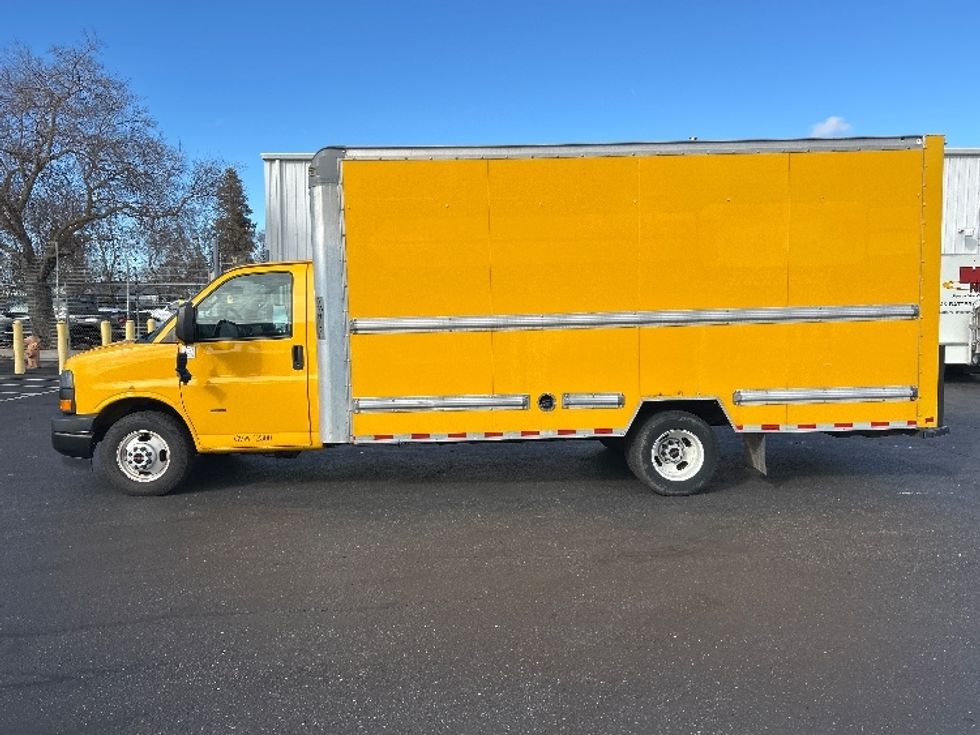 Light Duty Box Truck-Light and Medium Duty Trucks-GMC-2021-Savana G33903-Ceres-CA-123,974\n\t\tmiles-$ 24,750 - Image 4