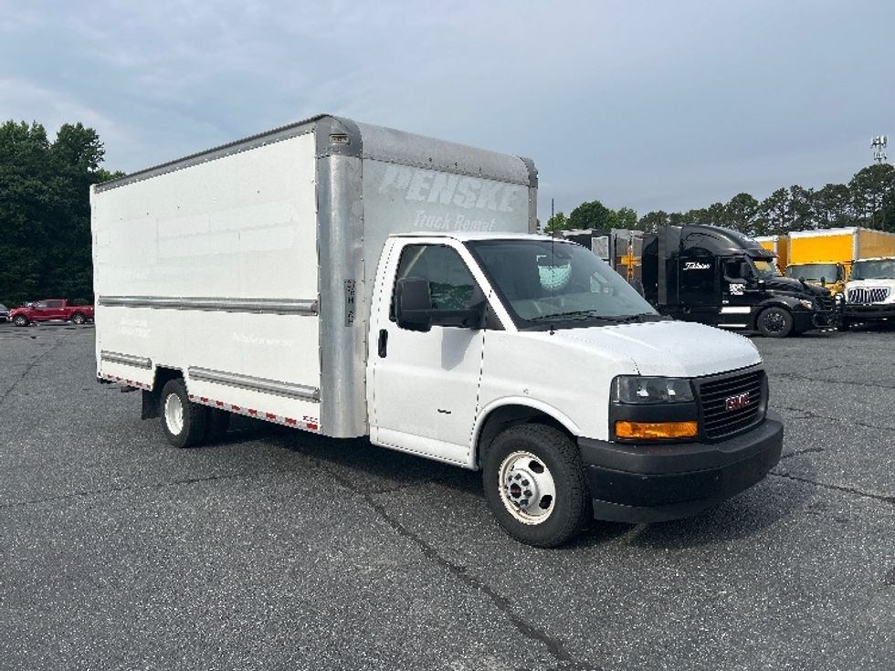 Light Duty Box Truck-Light and Medium Duty Trucks-GMC-2021-Savana G33903-Charlotte-NC-106,519\n\t\tmiles-$ 29,250 - Image 1