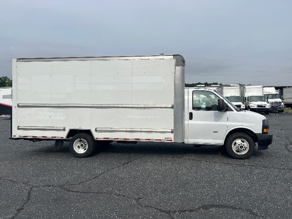 Light Duty Box Truck-Light and Medium Duty Trucks-GMC-2021-Savana G33903-Charlotte-NC-106,519\n\t\tmiles-$ 29,250 - Image 14
