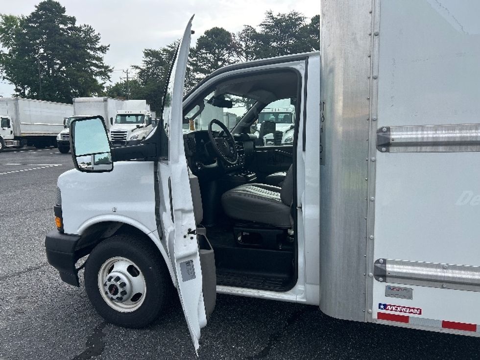 Light Duty Box Truck-Light and Medium Duty Trucks-GMC-2021-Savana G33903-Charlotte-NC-106,519\n\t\tmiles-$ 29,250 - Image 15